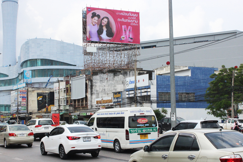 หน้า Terminal 21 (ขาเข้า)
