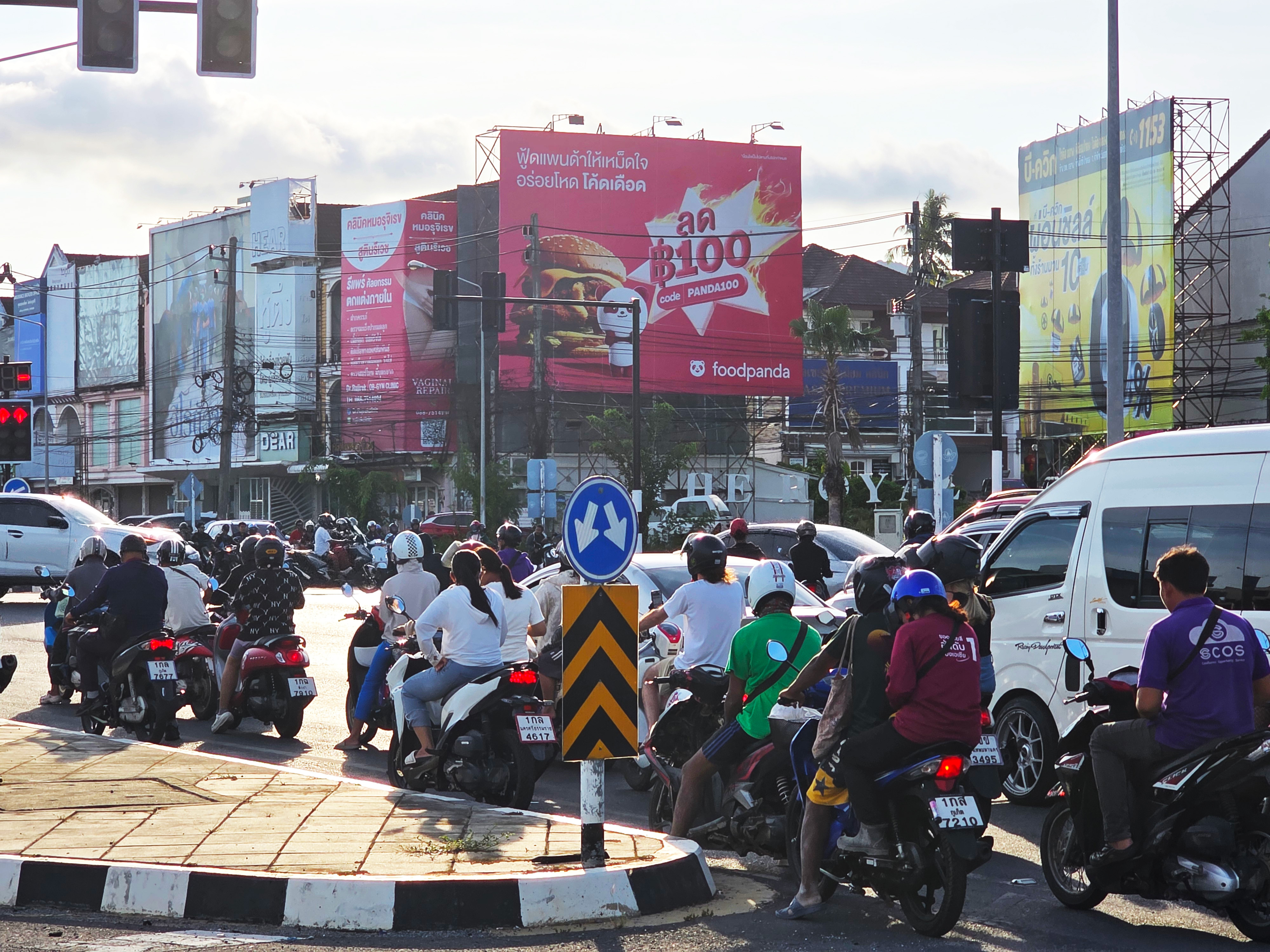 สี่แยกโลตัสสามกอง ถ.บายพาส 2